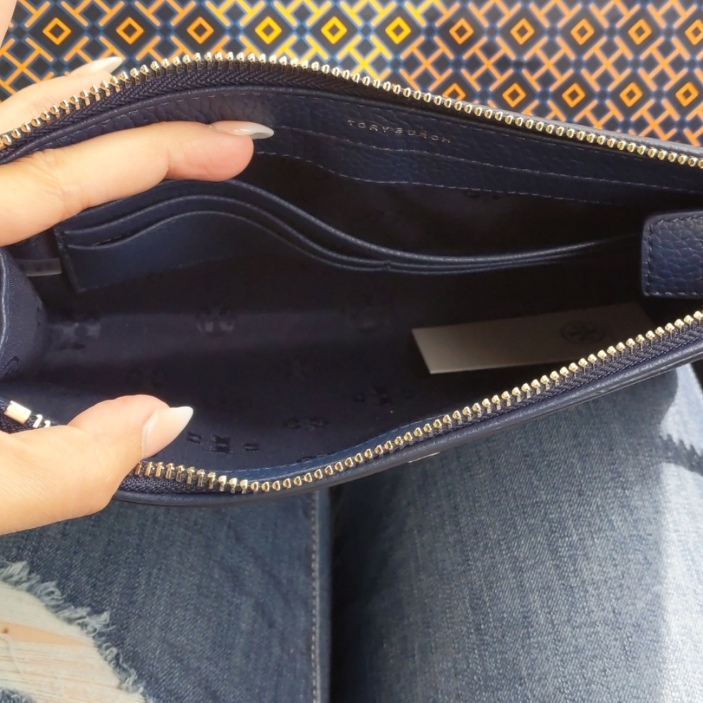 Navy blue Tory Burch zip closure purse - Picture 3 of 8